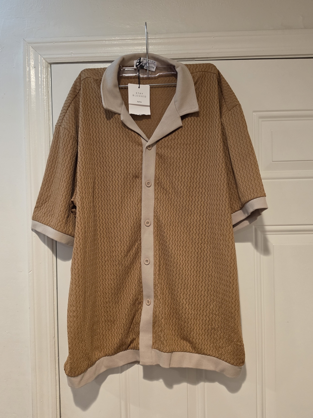 Men's Stay True Tan Short-Sleeve Knit Shirt